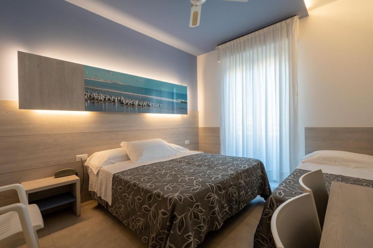 Hotel Clipper Pesaro Esterno foto