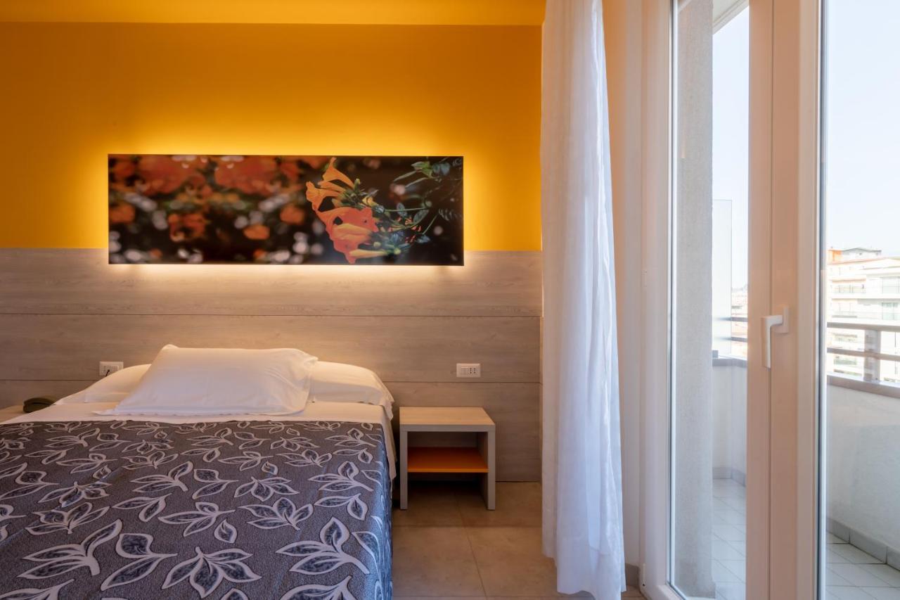 Hotel Clipper Pesaro Esterno foto