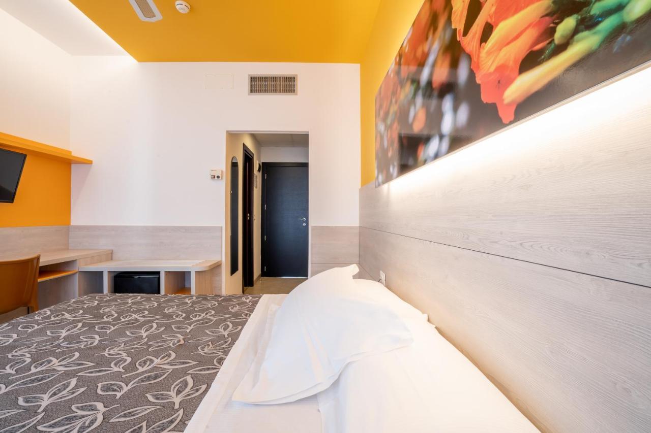 Hotel Clipper Pesaro Esterno foto