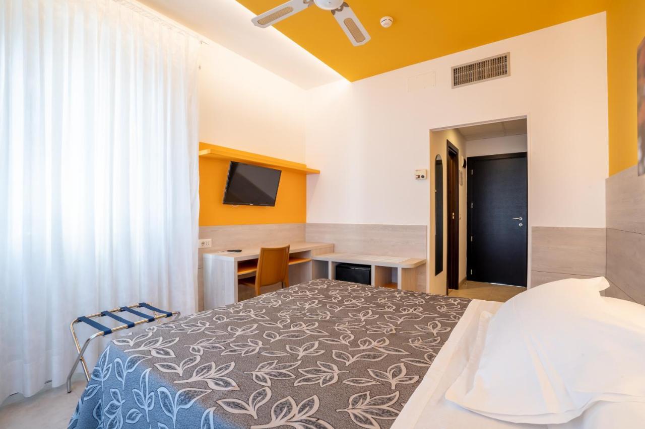 Hotel Clipper Pesaro Esterno foto