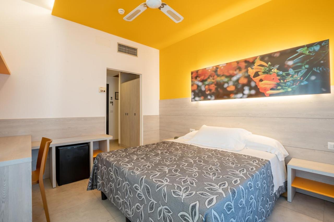 Hotel Clipper Pesaro Esterno foto