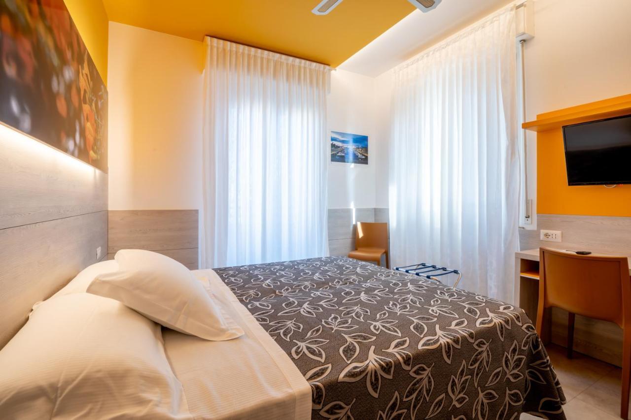 Hotel Clipper Pesaro Esterno foto
