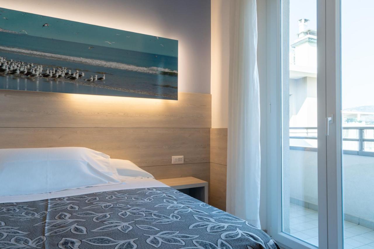Hotel Clipper Pesaro Esterno foto
