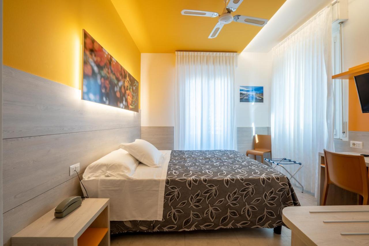 Hotel Clipper Pesaro Esterno foto