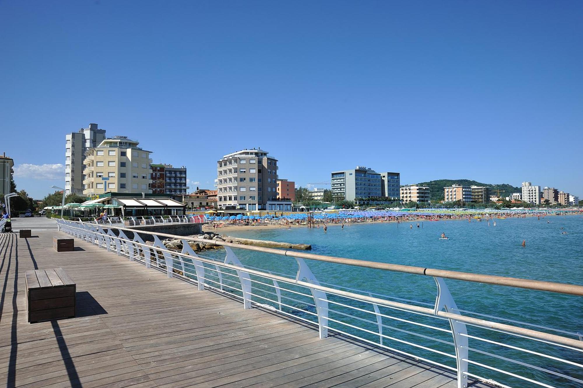 Hotel Clipper Pesaro Esterno foto