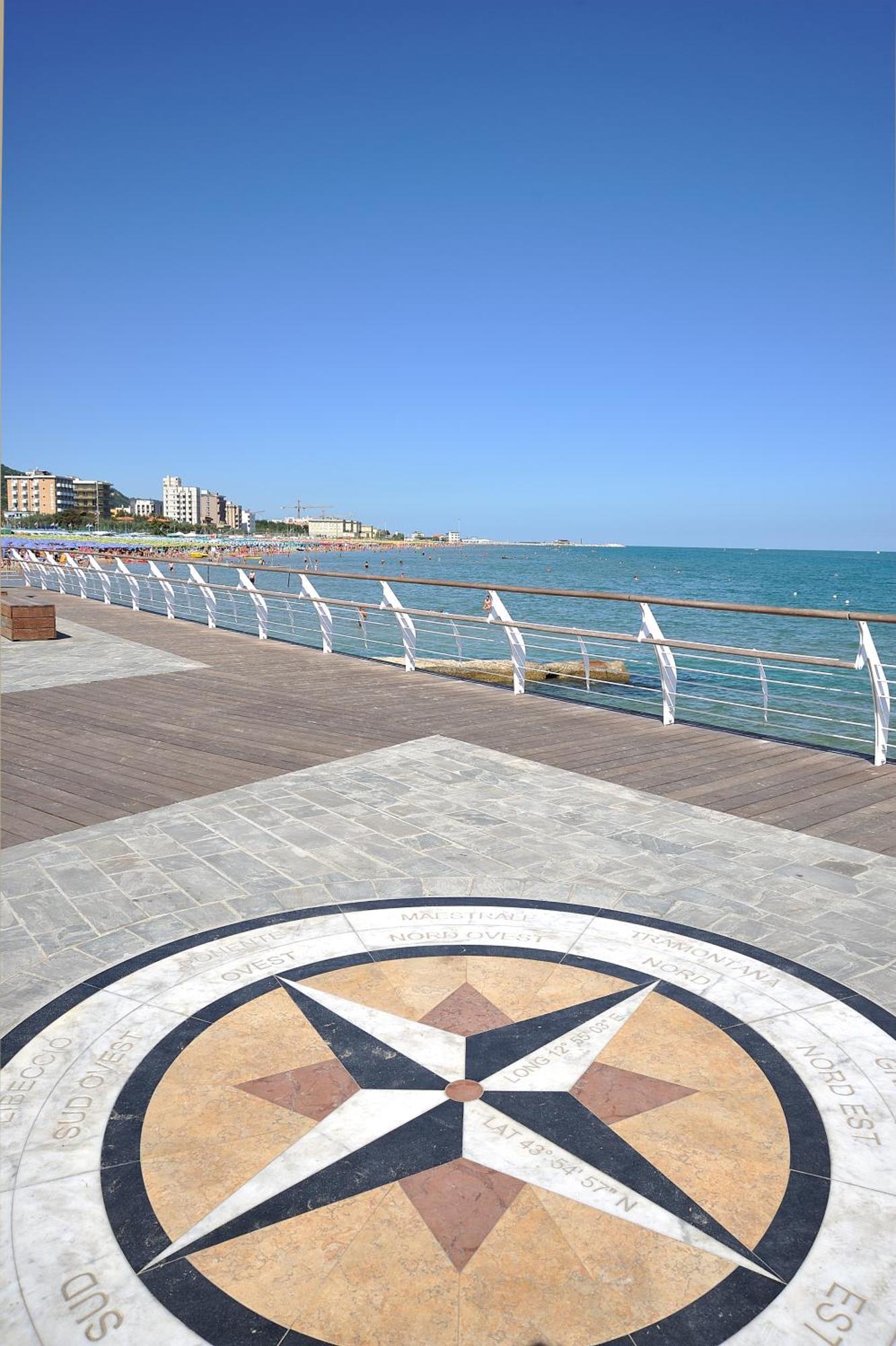 Hotel Clipper Pesaro Esterno foto