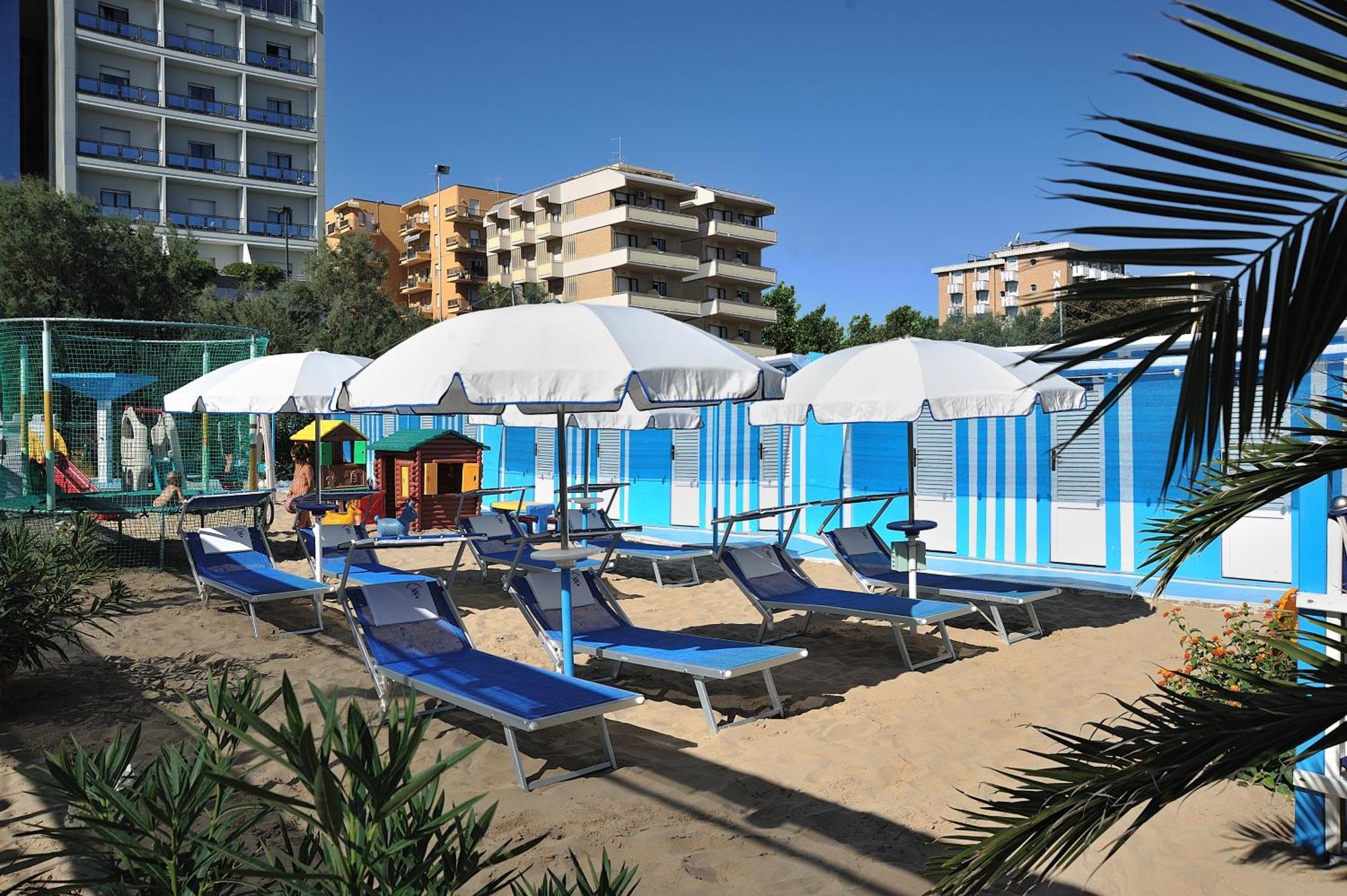Hotel Clipper Pesaro Esterno foto